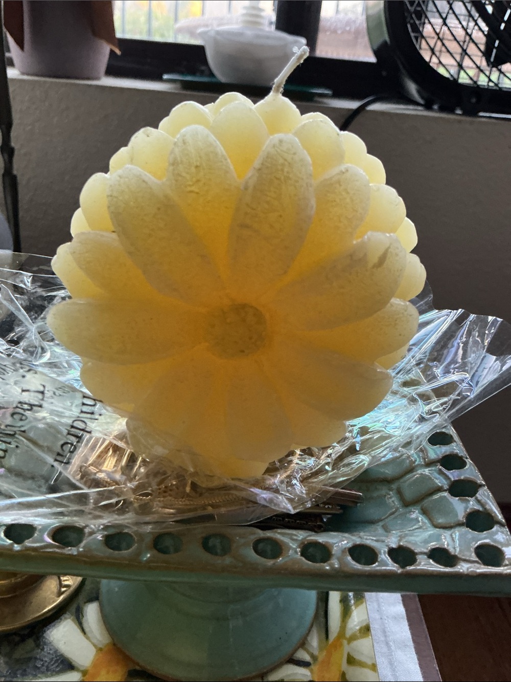 Yellow Daisy-Shaped Decorative Candles -each - Picture 2 of 7